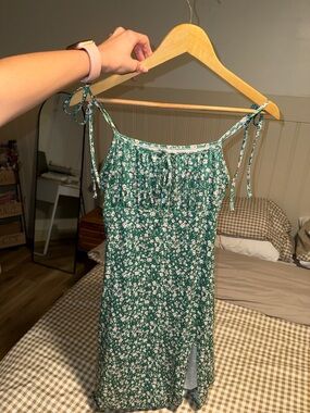 Green Floral Tie-Shoulder Sundress